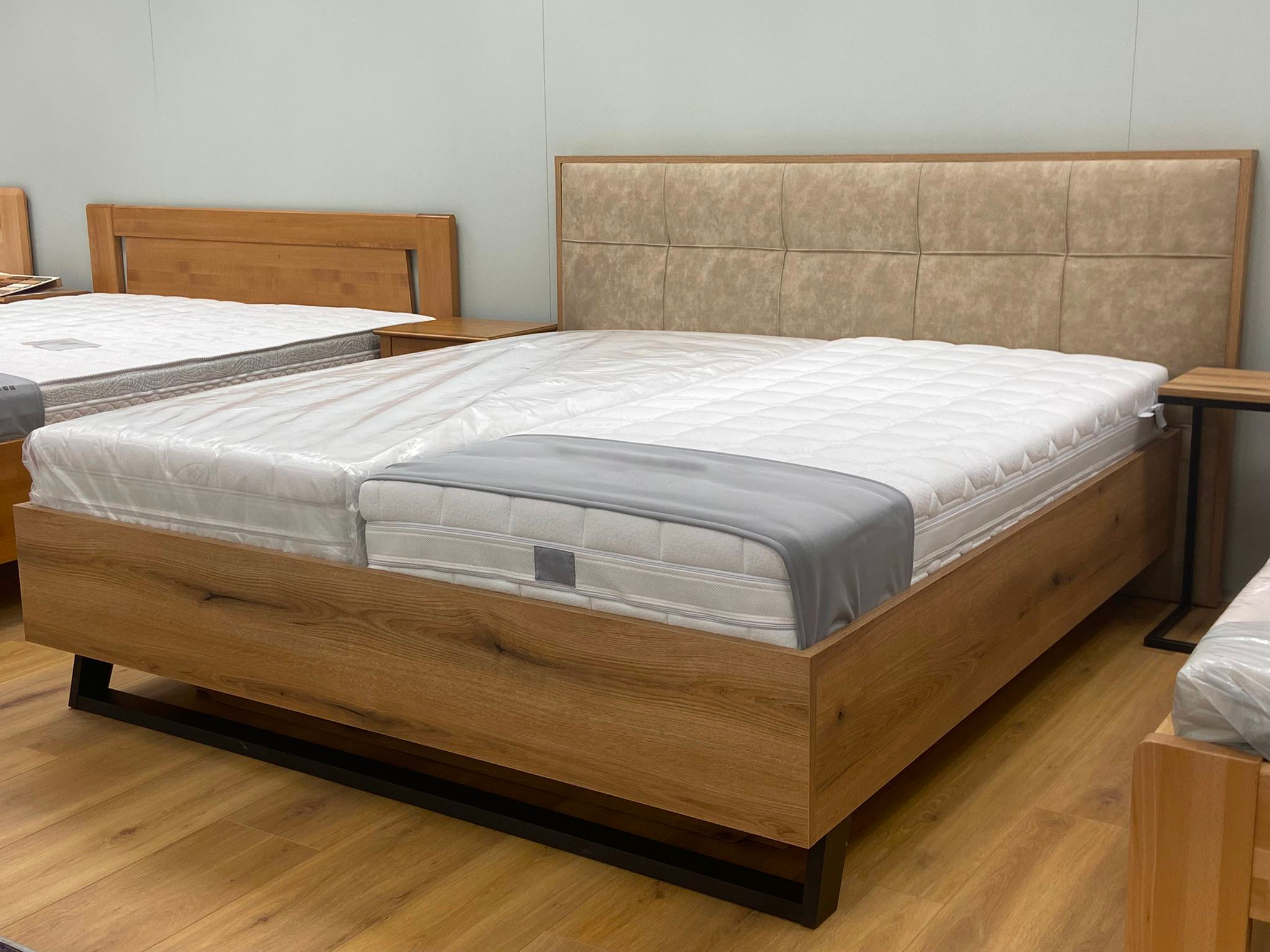 Luxusní manželská postel GARONA LUX 180x200 RG 01 - 1
